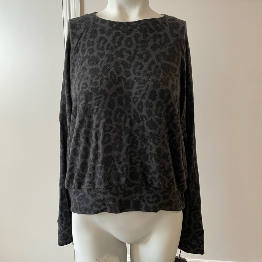One size strut this leopard pullover sweatshirt new with tags